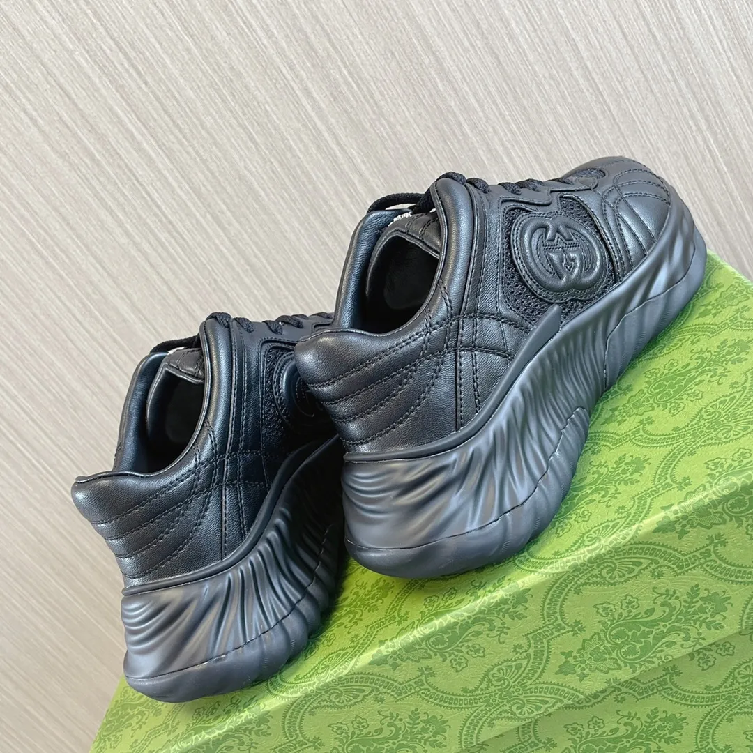👟👟Ex-factory price 700👟👟 - the latest wave shoes; dad shoes; sports shoes; couple series... Gucci Ripple series sports shoes are made with innovative stitching technology, leather design with three-dimensional interlocking double G leather logo and Gucci letter metal logo embellishment, 3-color combination suction mold technology wavy outsole (soft/shock-absorbing/strong rebound) Original imported sheepskin ➕Original imported sheepskin lining ➕Original open-molded TPU suction mold 3-color outsole (sole thickness 5CM) Women's model 35-40 /